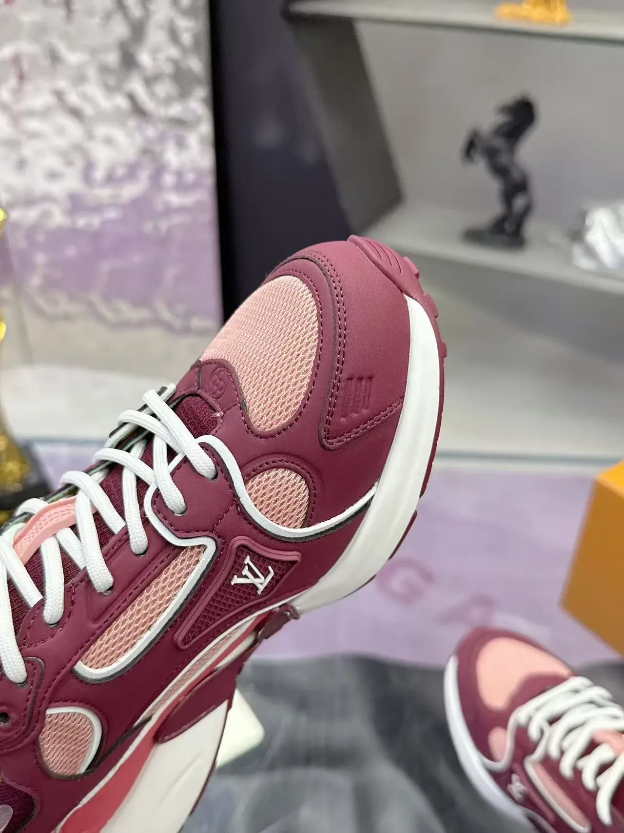 Louis Vuitton حذاء رياضي كاجوال كثيف برغندي وردي النعل بناء جلد-شبكي طبقي 5