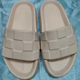 Louis Vuitton Checkerboard Slide Beige Deslizadores