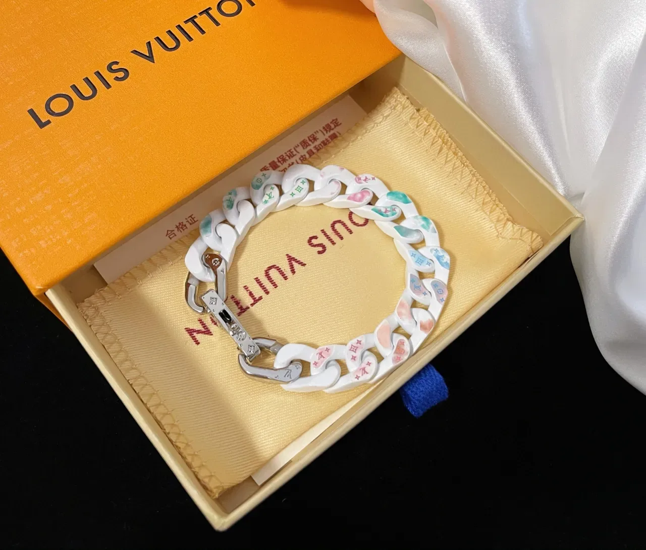 Louis Vuitton Curb Chain White Multicolor Chunky Glossy Resin-Like Material Necklace 3