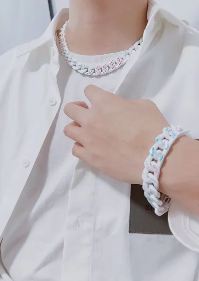 Louis Vuitton Curb Chain White Multicolor Chunky Glossy Resin-Like Material Necklace 5