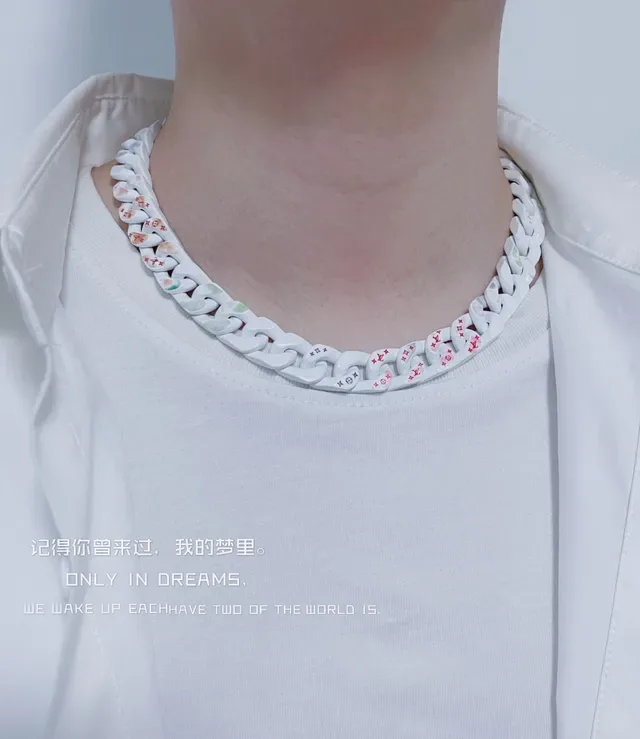 Louis Vuitton Curb Chain White Multicolor Chunky Glossy Resin-Like Material Necklace 7