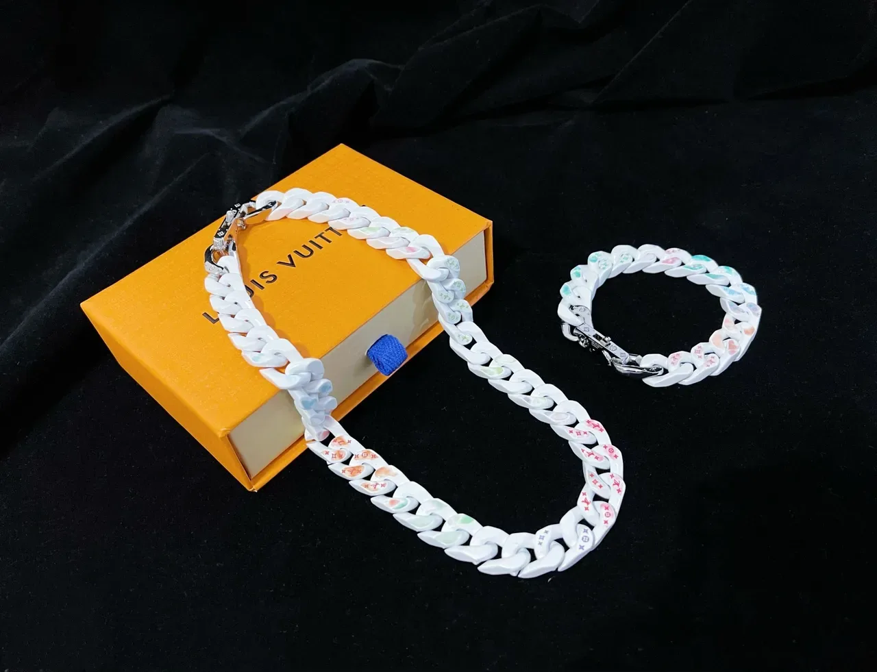 Louis Vuitton Curb Chain White Multicolor Chunky Glossy Resin-Like Material Necklace 8