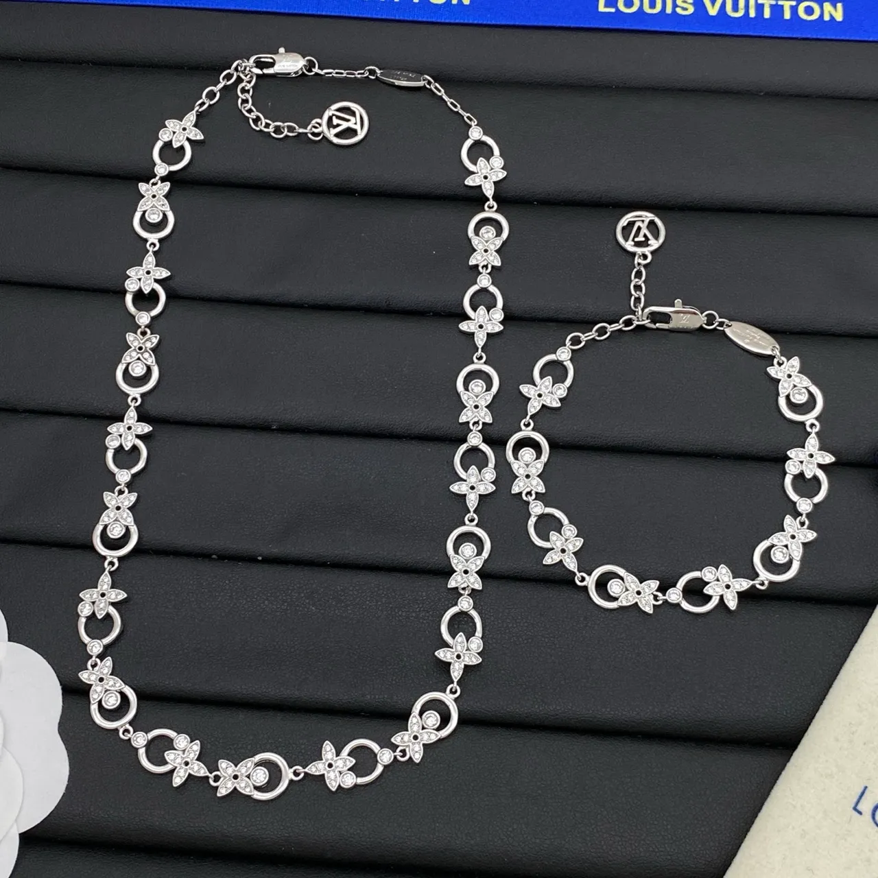 Louis Vuitton Floral Link Silver Transparent Motif Pavé-Crystal Embellished Necklace 3