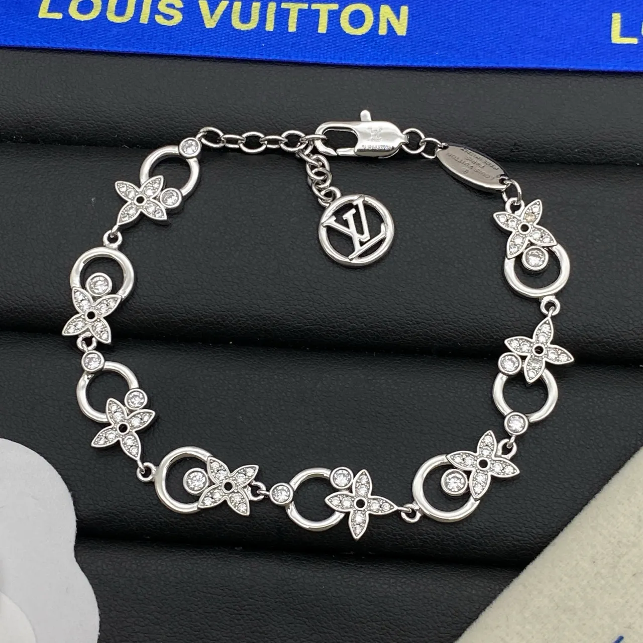 Louis Vuitton Floral Link Silver Transparent Motif Pavé-Crystal Embellished Necklace 5