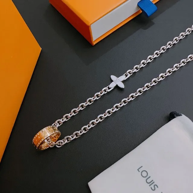 Louis Vuitton Flower Collection Silver Gold Curb Chain Four-Petal Pendant Necklace 5