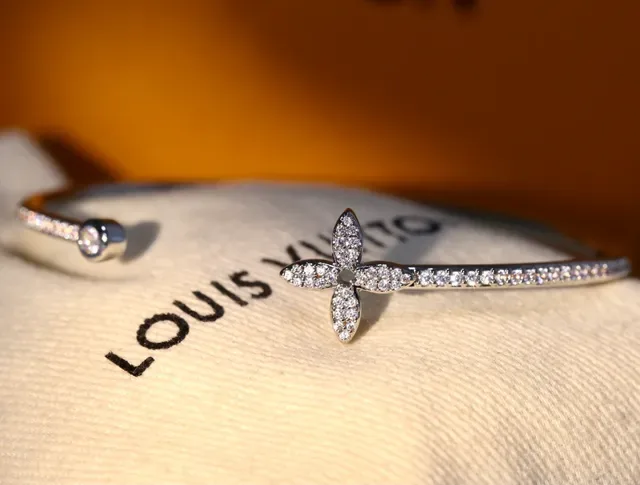 Louis Vuitton Flower Motif Pavé Diamond Gold Tone Bangle Bracelets 4