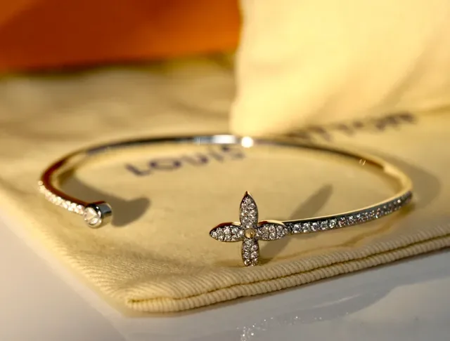 Louis Vuitton Flower Motif Pavé Diamond Gold Tone Bangle Bracelets 7