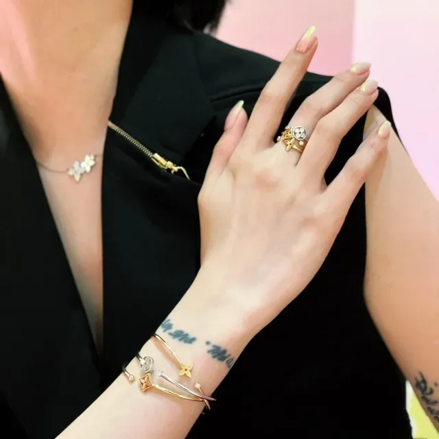 Louis Vuitton Anel Dourado e Prateado Multi-Banda Motivo Floral 2