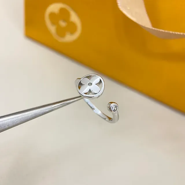 Louis Vuitton Anel Dourado e Prateado Multi-Banda Motivo Floral 7
