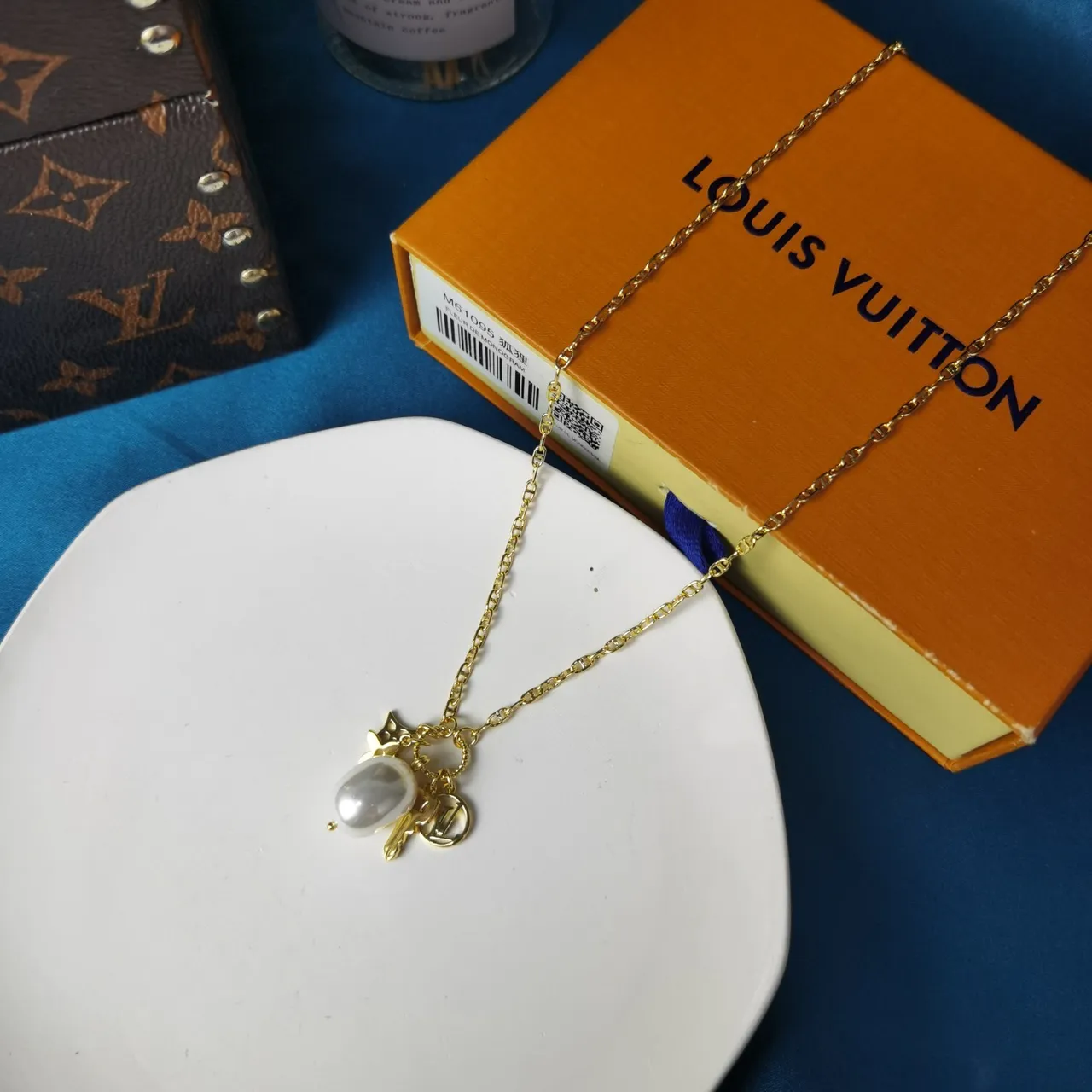 Louis Vuitton Gold White Rope Chain Baroque Pearl Pendant Necklace 2