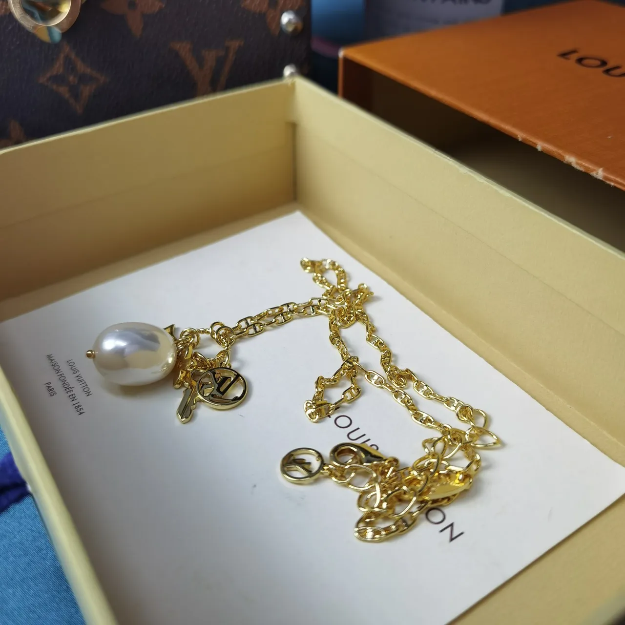 Louis Vuitton Gold White Rope Chain Baroque Pearl Pendant Necklace 4