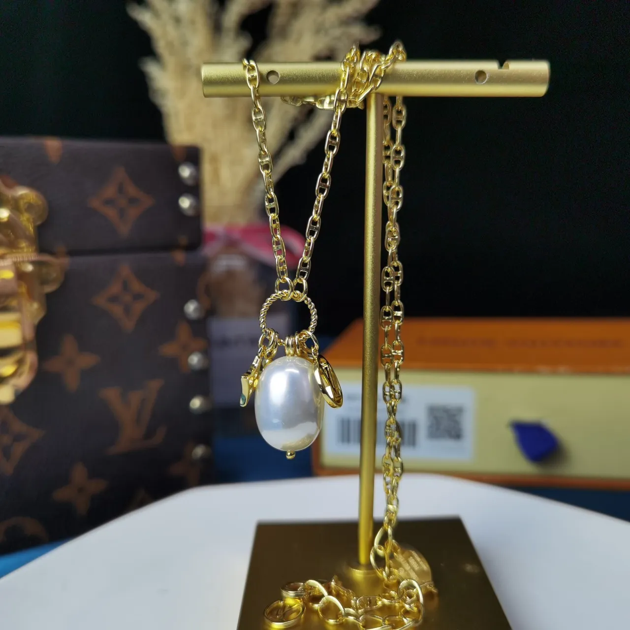 Louis Vuitton Gold White Rope Chain Baroque Pearl Pendant Necklace 6