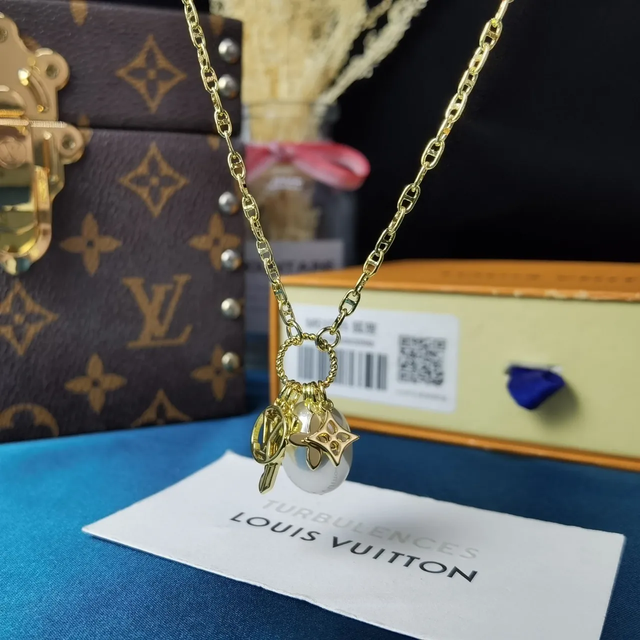 Louis Vuitton Gold White Rope Chain Baroque Pearl Pendant Necklace 8