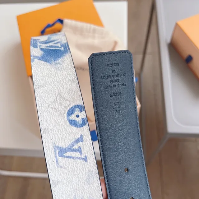 Louis Vuitton Initiales Monogram White and Navy Leather Belt 2