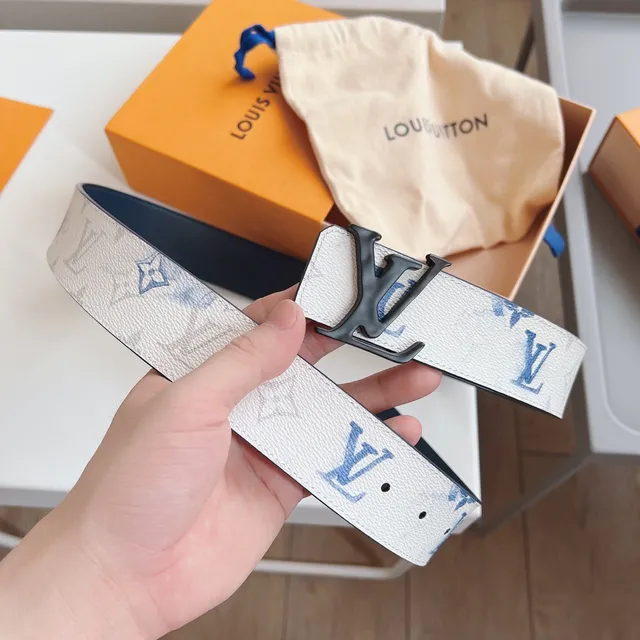 Louis Vuitton Initiales Monogram White and Navy Leather Belt 5