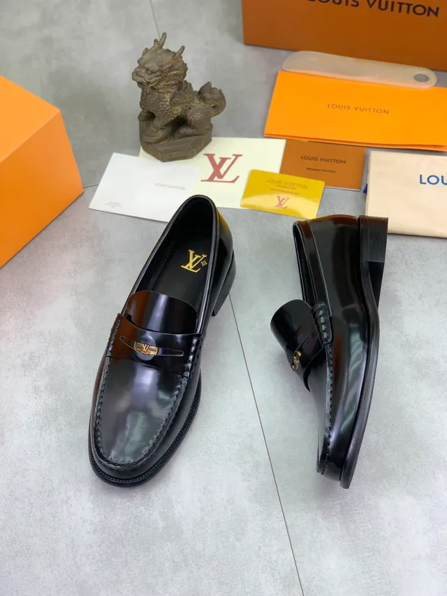 Louis Vuitton لافر أسود ذهبي جلد مصقول معدني LV مشبك حزام لافر 5