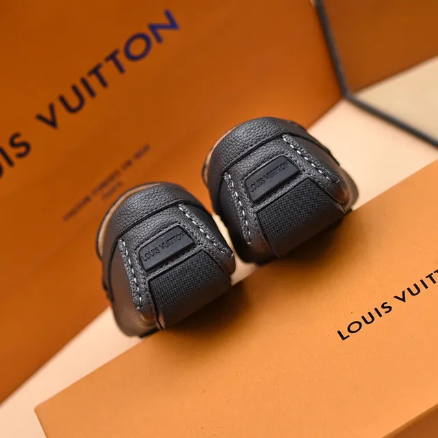Louis Vuitton loafer negro cuero texturizado hebilla LV loafer 2