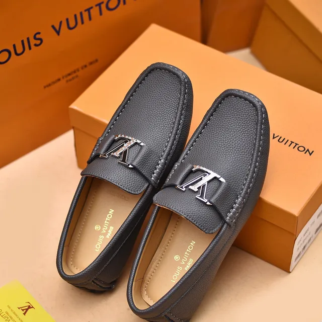 Louis Vuitton loafer negro cuero texturizado hebilla LV loafer 3