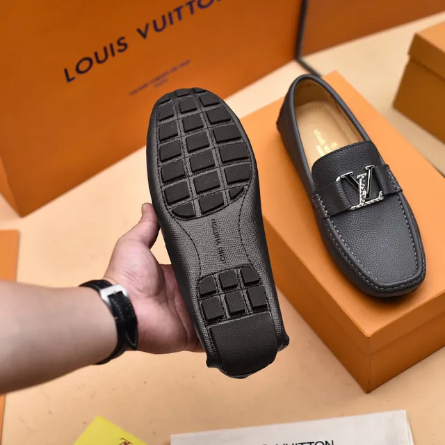Louis Vuitton loafer negro cuero texturizado hebilla LV loafer 4
