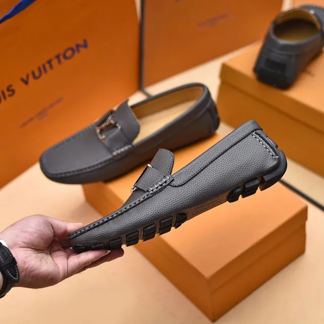 Louis Vuitton loafer negro cuero texturizado hebilla LV loafer 7