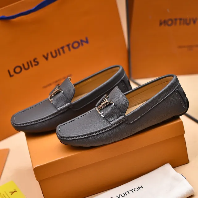 Louis Vuitton loafer negro cuero texturizado hebilla LV loafer 8