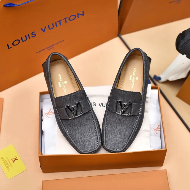 Louis Vuitton loafer negro cuero texturizado hebilla LV loafer 9