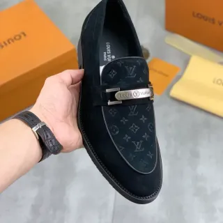 Louis Vuitton ब्लैक सिल्वर सूड मोनोग्राम लोफर
