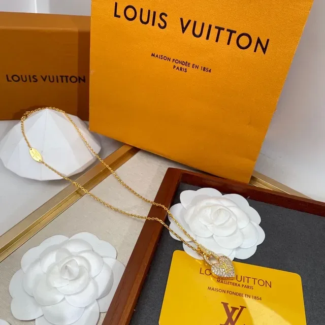 Louis Vuitton Lockit Heart Pave Crystal Gold-Tone Necklace 6