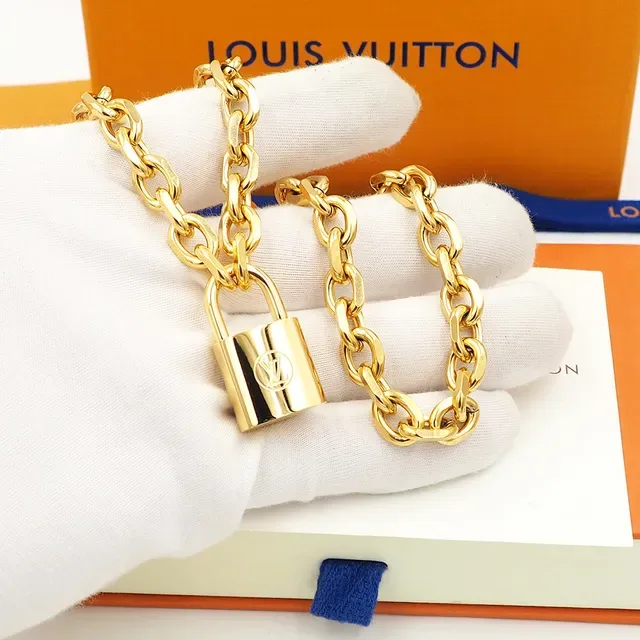 Louis Vuitton LV Edge Cadenas Gold-Tone Chain Necklace 3
