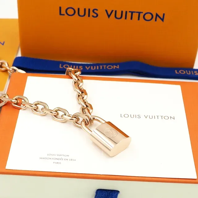 Louis Vuitton LV Edge Cadenas Gold-Tone Chain Necklace 4