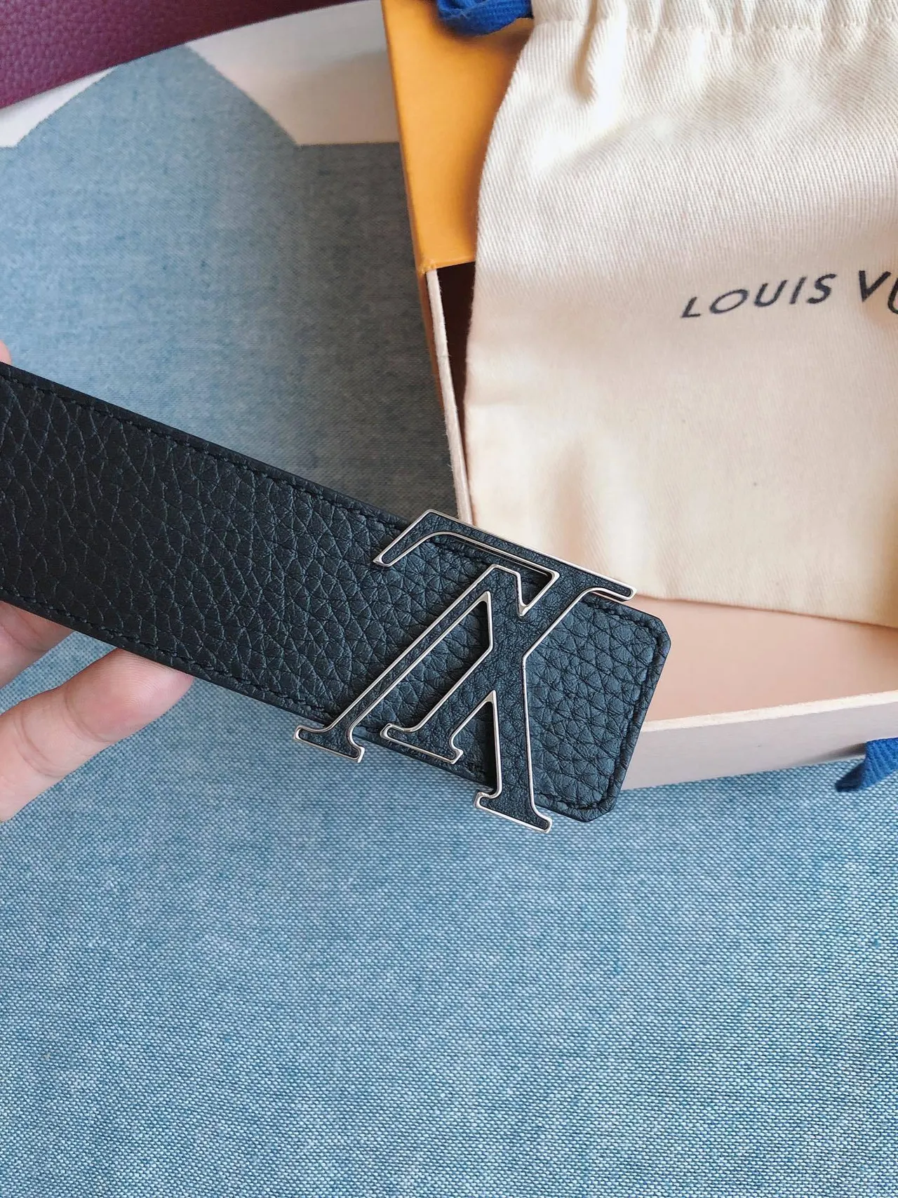 Louis Vuitton LV Initiales কালো পেবল্ড লেদার বেল্ট 8