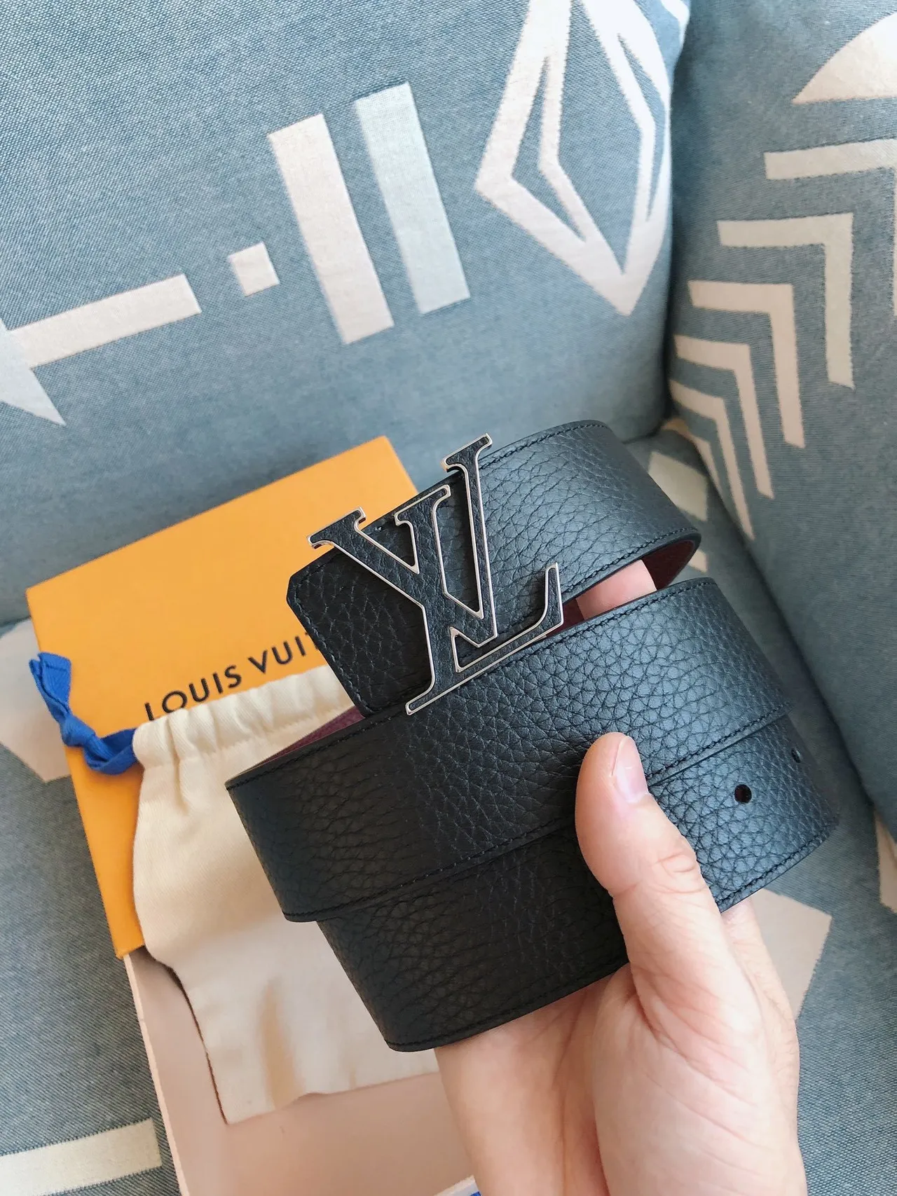 Louis Vuitton LV Initiales কালো পেবল্ড লেদার বেল্ট 9