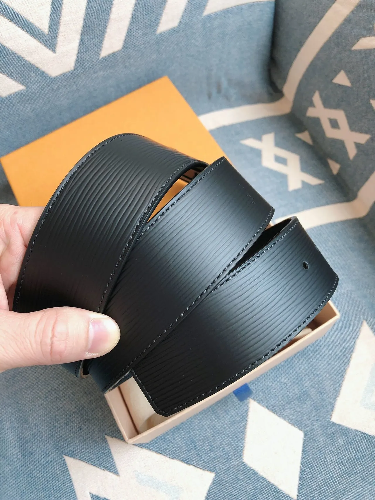 Louis Vuitton LV Initiales Blue Textured Leather Belt 5