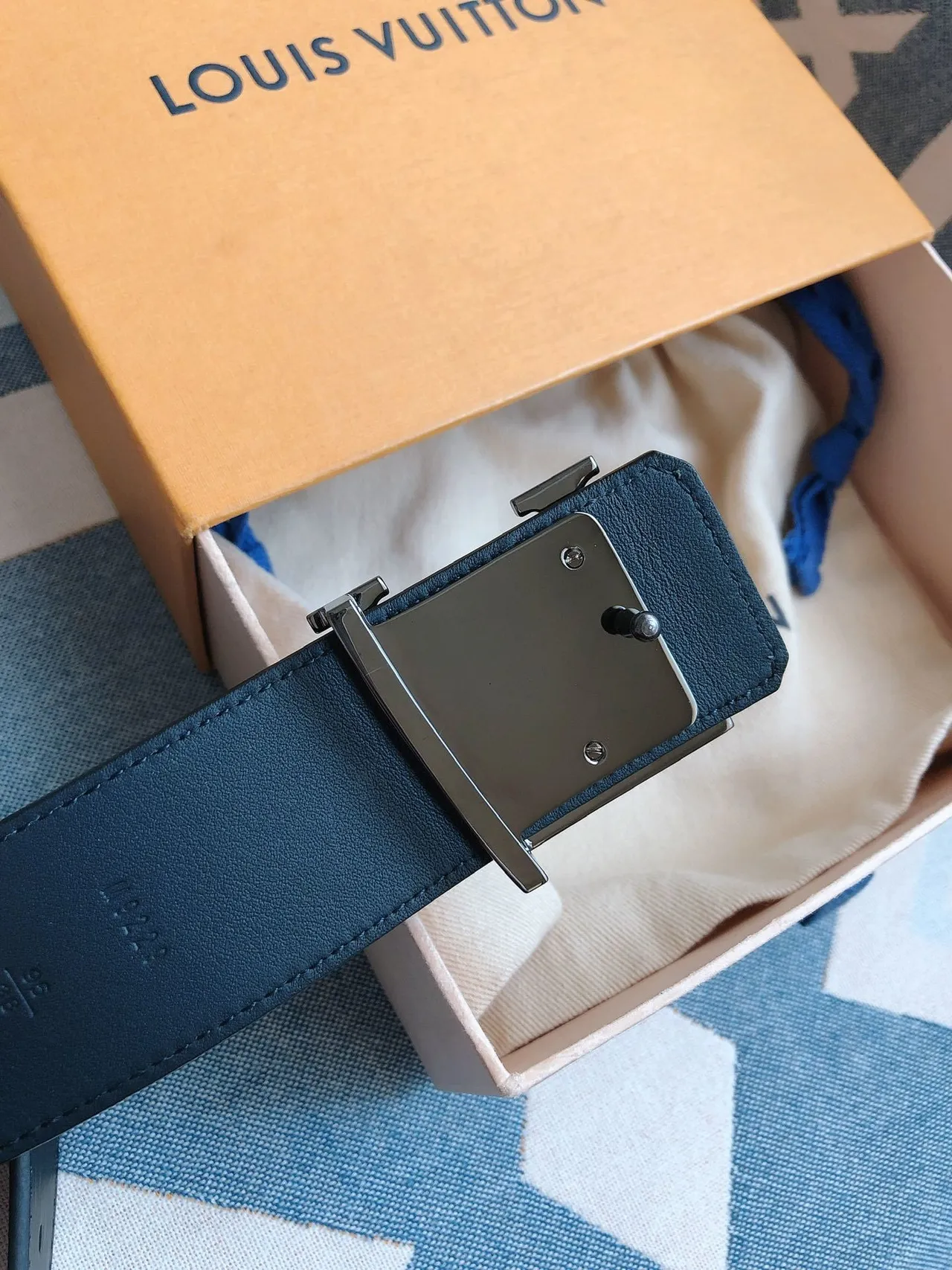 Louis Vuitton LV Initiales Blue Textured Leather Belt 7