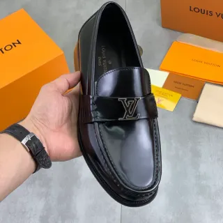 Louis Vuitton LV 花押扣乐福鞋 黑色漆皮乐福鞋