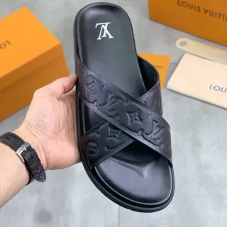 लुई विटन LV Slide काला Monogram Embossed Strap स्लिपर्स