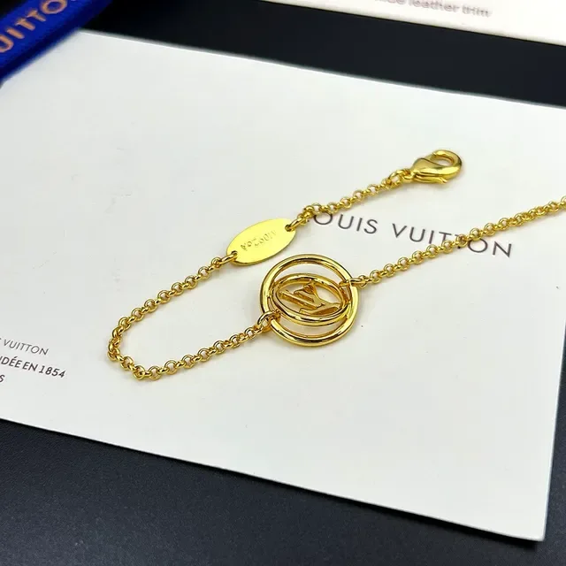 سوارة Louis Vuitton LV Stellar Gold-Tone LV Circle Medallion 2