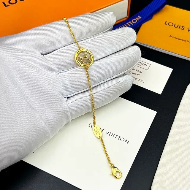 سوارة Louis Vuitton LV Stellar Gold-Tone LV Circle Medallion 3