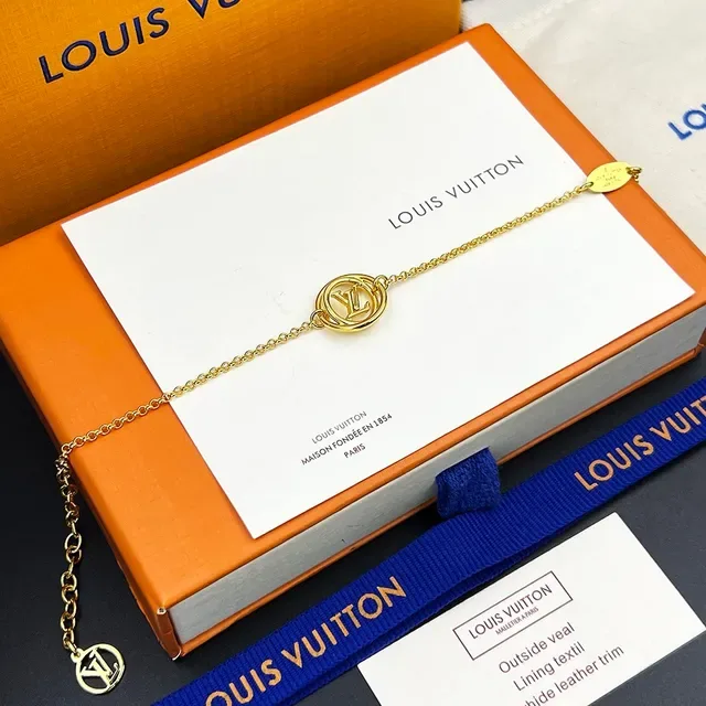 سوارة Louis Vuitton LV Stellar Gold-Tone LV Circle Medallion 4