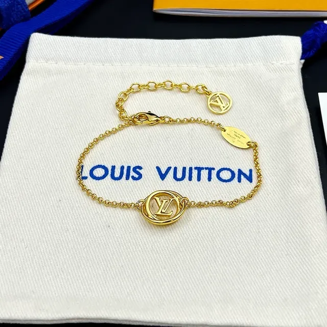 سوارة Louis Vuitton LV Stellar Gold-Tone LV Circle Medallion 6