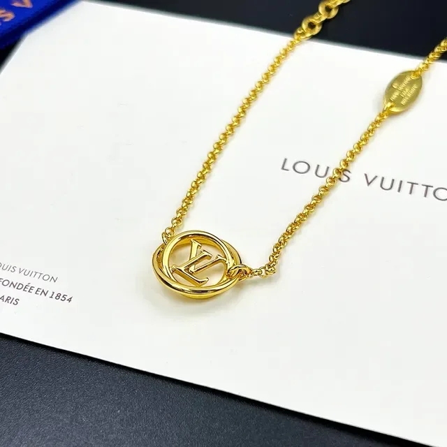 سوارة Louis Vuitton LV Stellar Gold-Tone LV Circle Medallion 7