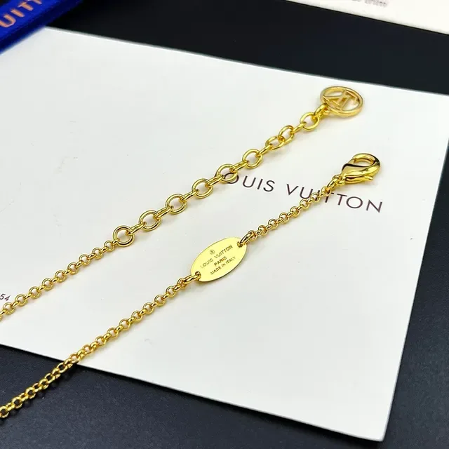 سوارة Louis Vuitton LV Stellar Gold-Tone LV Circle Medallion 8