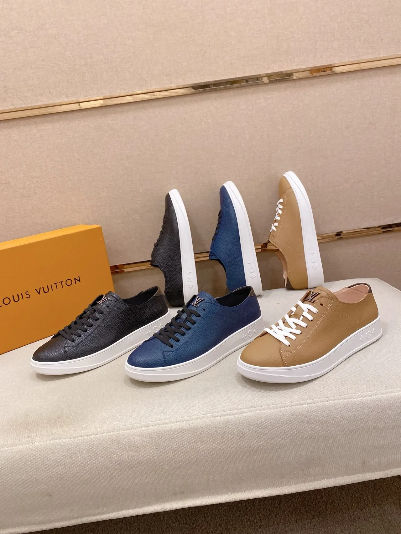 Louis Vuitton LV Trainer Noir Blanc Cuir Texturé Partie Supérieure Semelle Plateforme Épaisse Sneakers Lifestyle 2