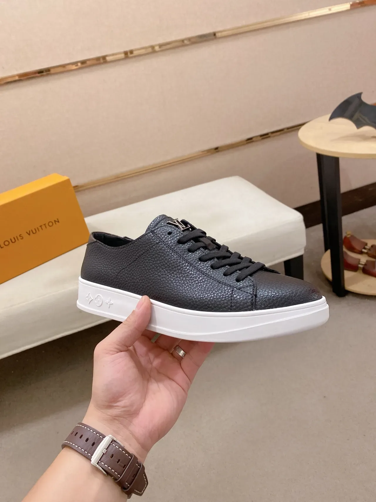 Louis Vuitton LV Trainer Noir Blanc Cuir Texturé Partie Supérieure Semelle Plateforme Épaisse Sneakers Lifestyle 5