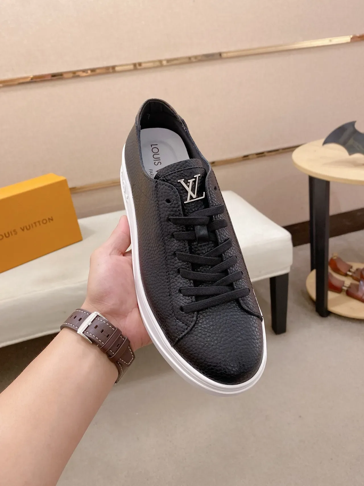 Louis Vuitton LV Trainer Noir Blanc Cuir Texturé Partie Supérieure Semelle Plateforme Épaisse Sneakers Lifestyle 6
