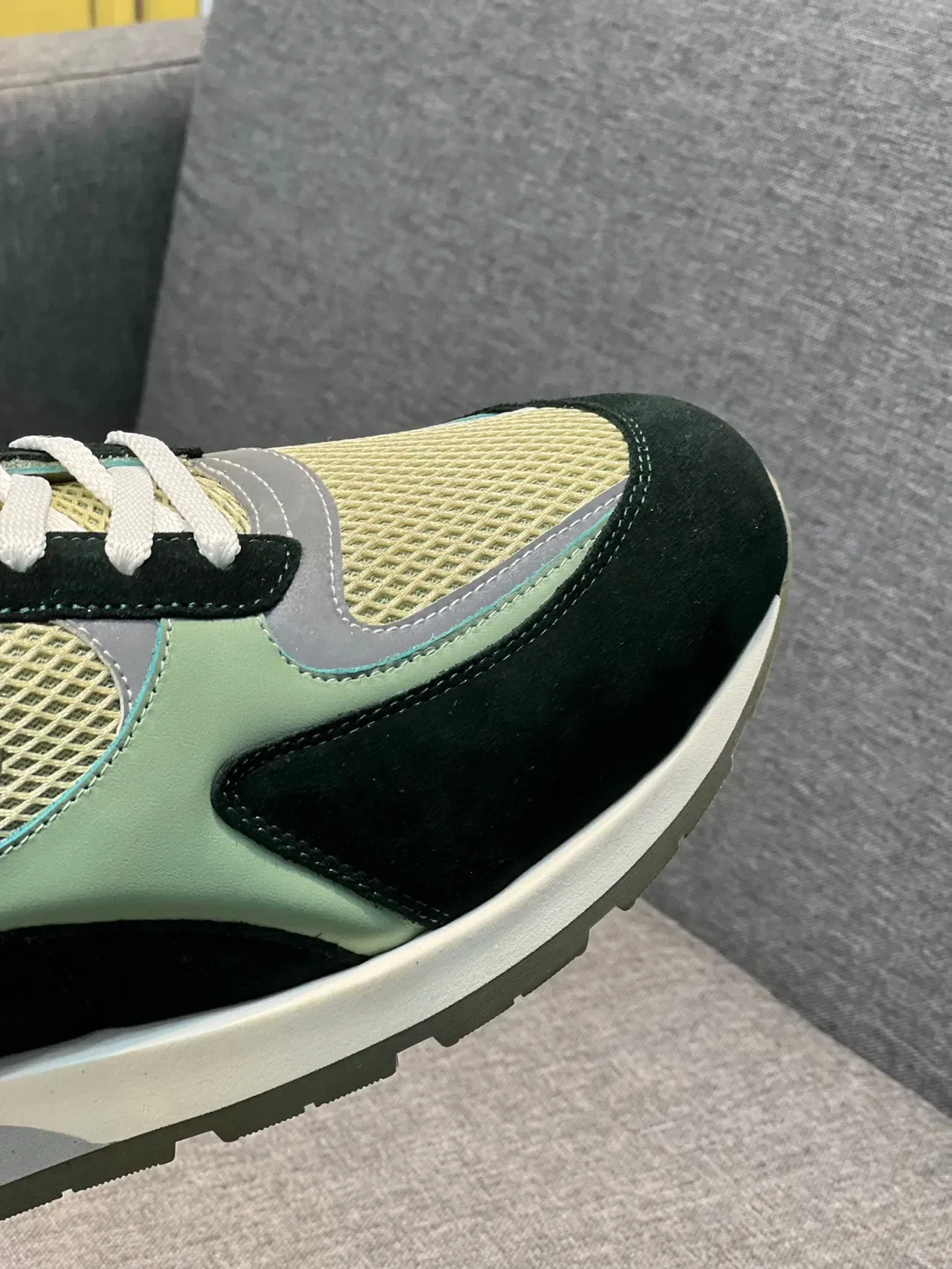 Louis Vuitton LV Trainer Vert Beige Multi-Material Maille et Daim Panneaux Chaussures Lifestyle 2
