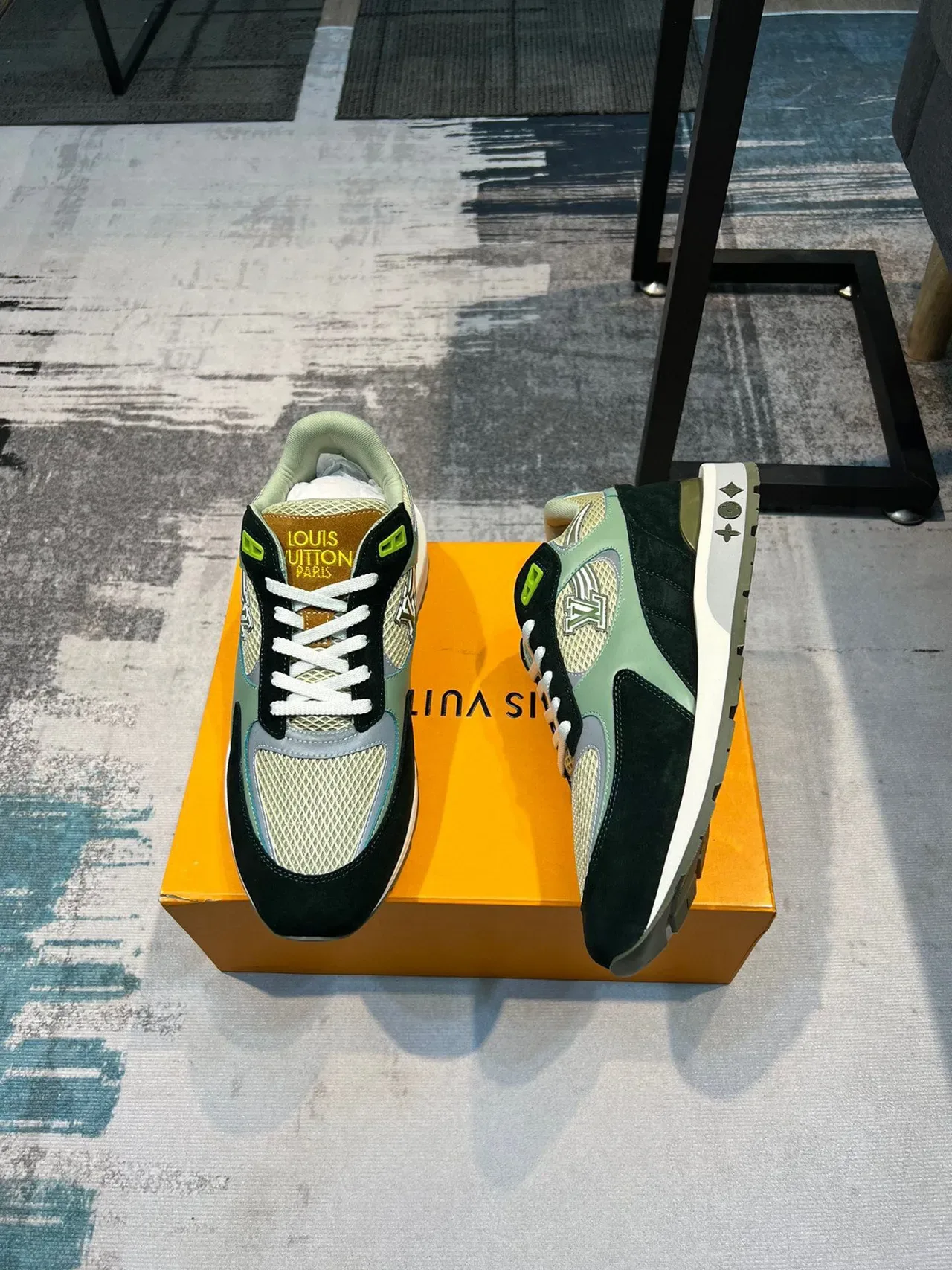 Louis Vuitton LV Trainer Vert Beige Multi-Material Maille et Daim Panneaux Chaussures Lifestyle 4
