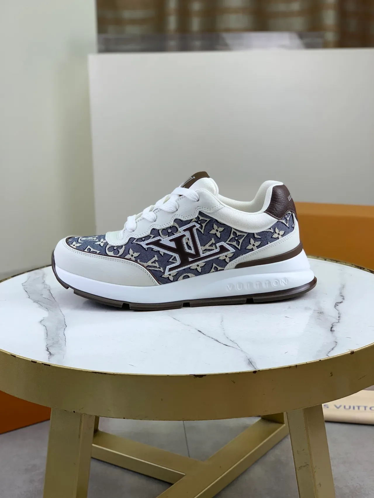 লুইস ভিটন LV Trainer নেভি বেইজ মনোগ্রাম ক্যানভাস লেদার অ্যাকসেন্ট লাইফস্টাইল স্নিকার 5