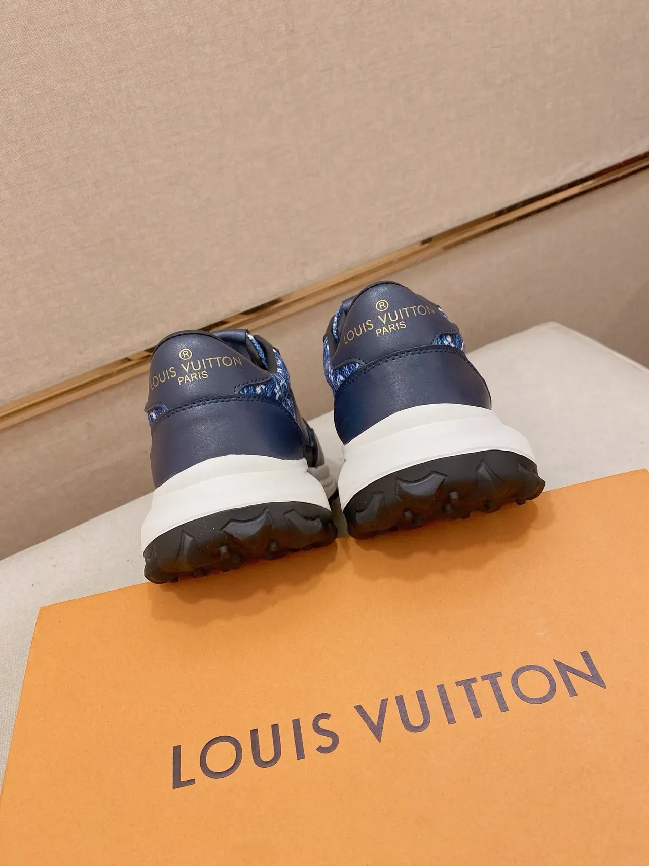 Louis Vuitton LV Trainer Navy White Low-Top Mixed-Material Upper Lifestyle Sneakers 3