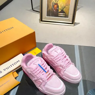Louis Vuitton LV Trainer Zapatillas lifestyle rosa blanco monograma jacquard superior bordes de tela deshilachados